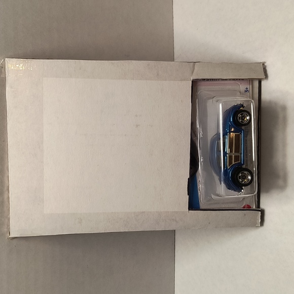 D2  Hot Wheels Volkswagen Beetle with shipping protector - Picture 4 of 4
